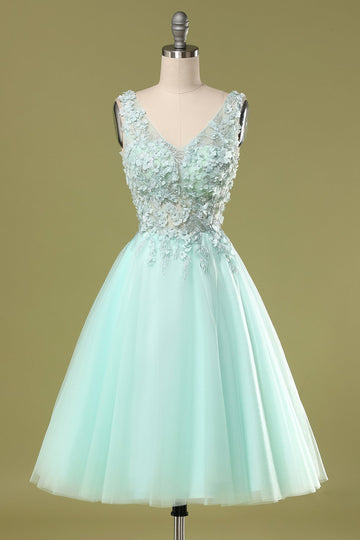 Vestido corto de fiesta en verde menta con apliques